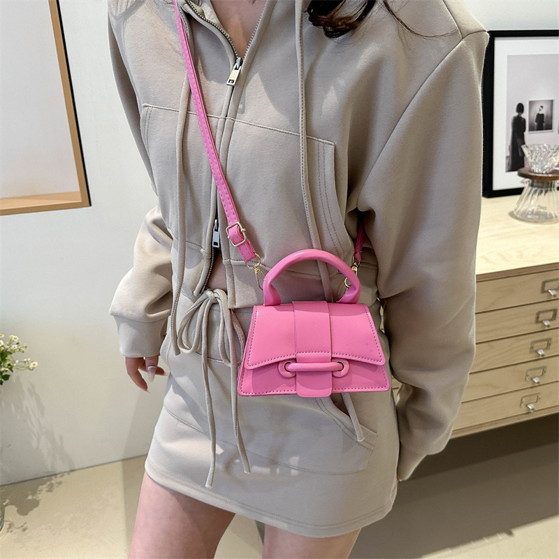 Women's Medium Pu Leather Solid Color Vintage Style Classic Style Flip Cover Crossbody Bag display picture 6