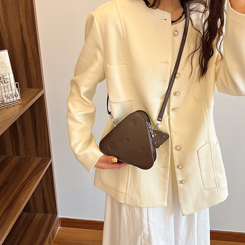 Women's Medium Pu Leather Solid Color Streetwear Zipper Crossbody Bag display picture 5
