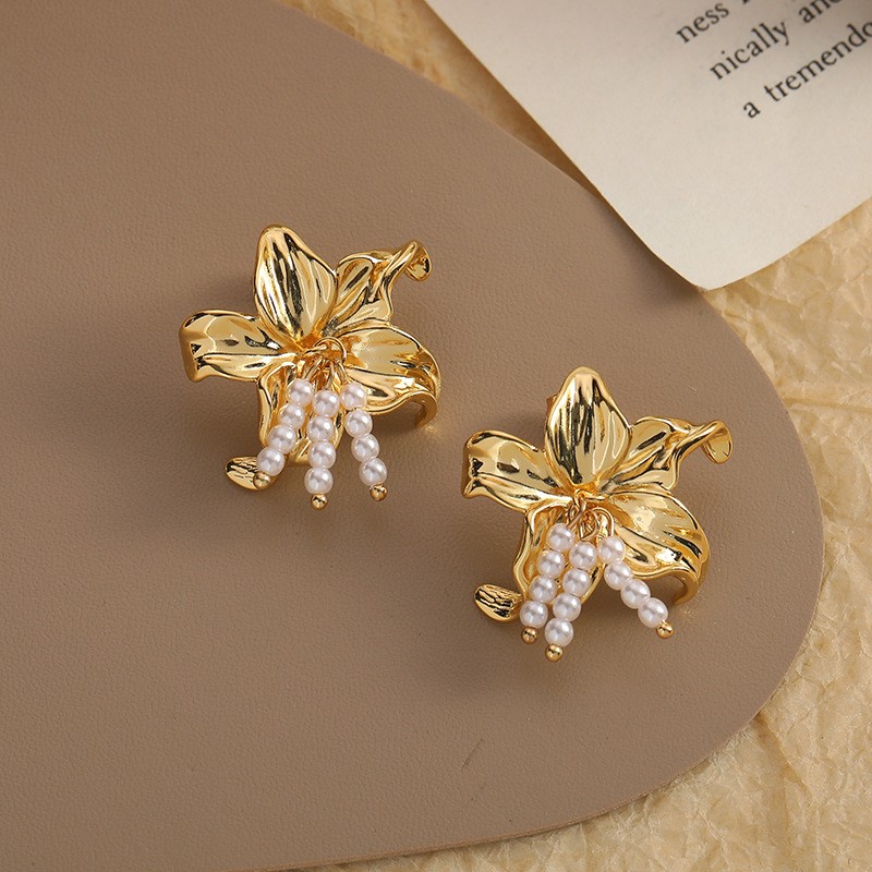 1 Pair Retro Roman Style Geometric Plating Inlay Carving Metal Copper Brass Pearl Zircon Gold Plated Drop Earrings Ear Studs display picture 9