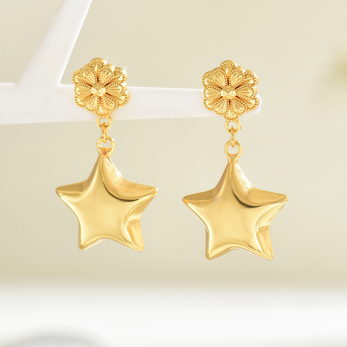 1 Pair Ethnic Style Shiny Star Heart Shape Flower Hollow Out Copper Zinc Alloy 18K Gold Plated Drop Earrings display picture 11