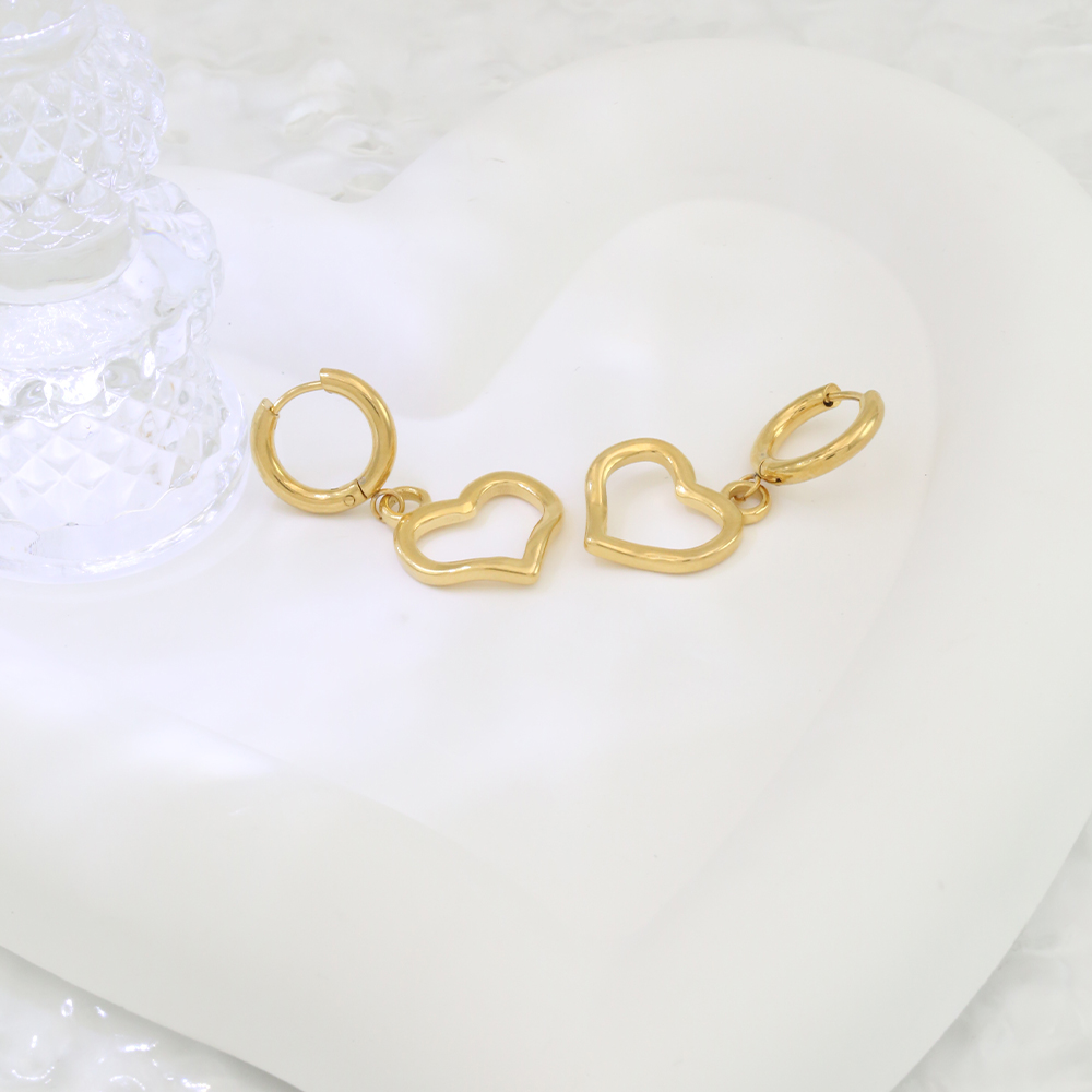 1 Pair Casual Simple Style Heart Shape Plating 304 Stainless Steel 18K Gold Plated Drop Earrings display picture 3