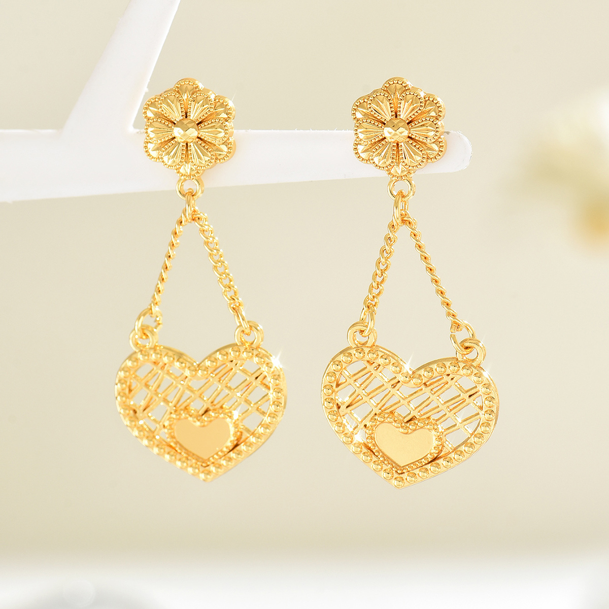 1 Pair Ethnic Style Shiny Star Heart Shape Flower Hollow Out Copper Zinc Alloy 18K Gold Plated Drop Earrings display picture 9