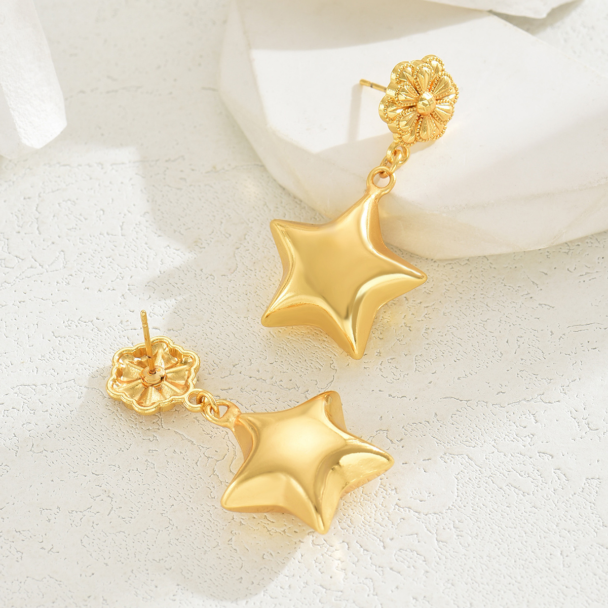 1 Pair Ethnic Style Shiny Star Heart Shape Flower Hollow Out Copper Zinc Alloy 18K Gold Plated Drop Earrings display picture 13