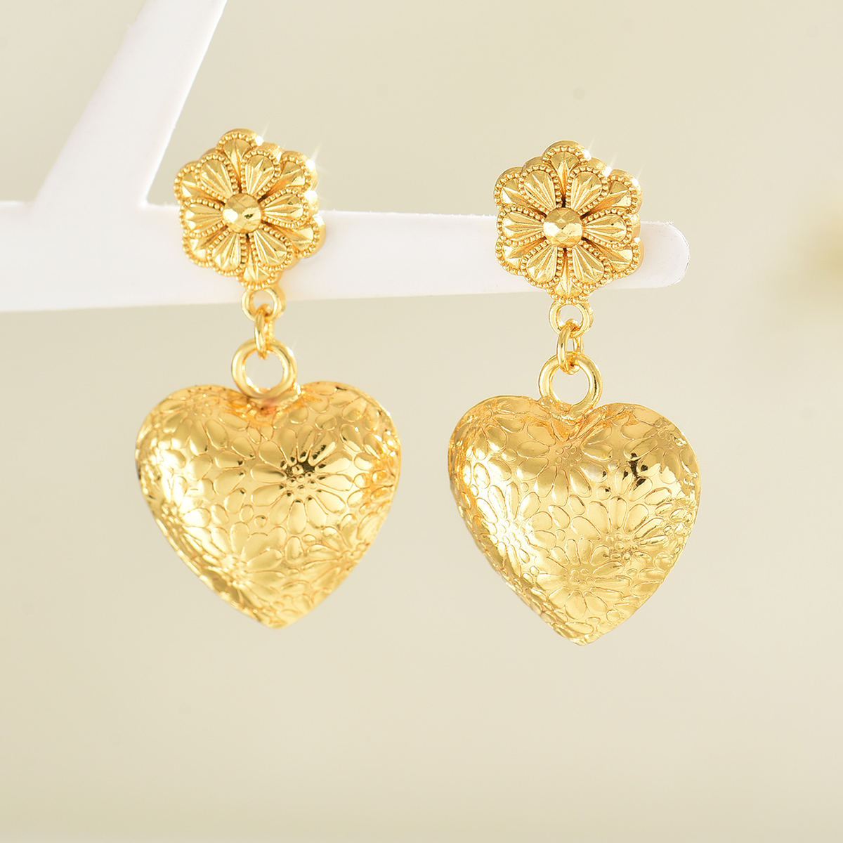 1 Pair Ethnic Style Shiny Star Heart Shape Flower Hollow Out Copper Zinc Alloy 18K Gold Plated Drop Earrings display picture 16