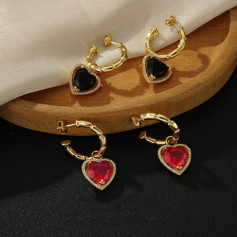 1 Pair Elegant Shiny C Shape Heart Shape Inlay Brass Zircon 18K Gold Plated Drop Earrings display picture 2