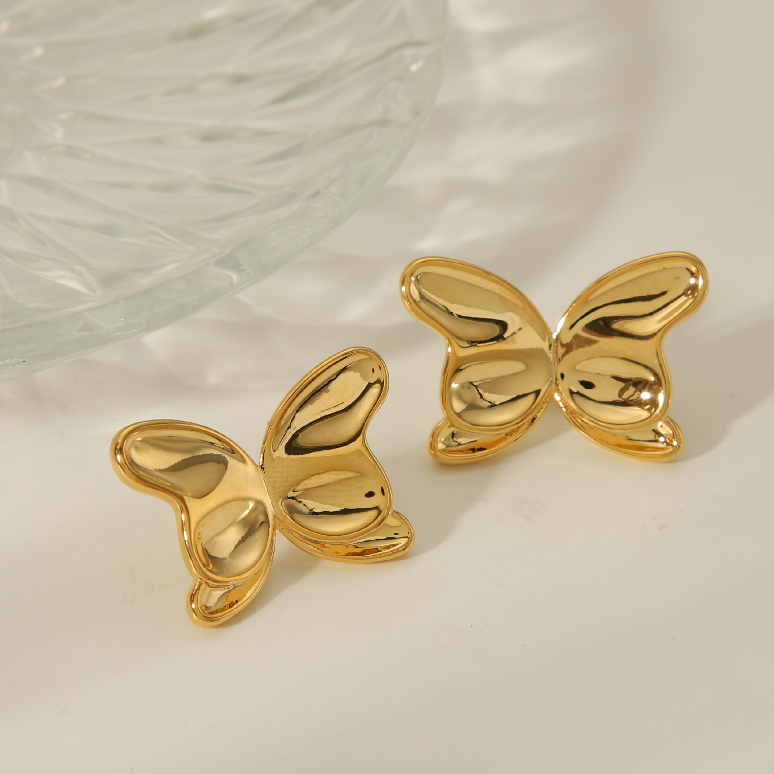 1 Pair Simple Style Commute Solid Color Butterfly Copper 18K Gold Plated Ear Studs display picture 2