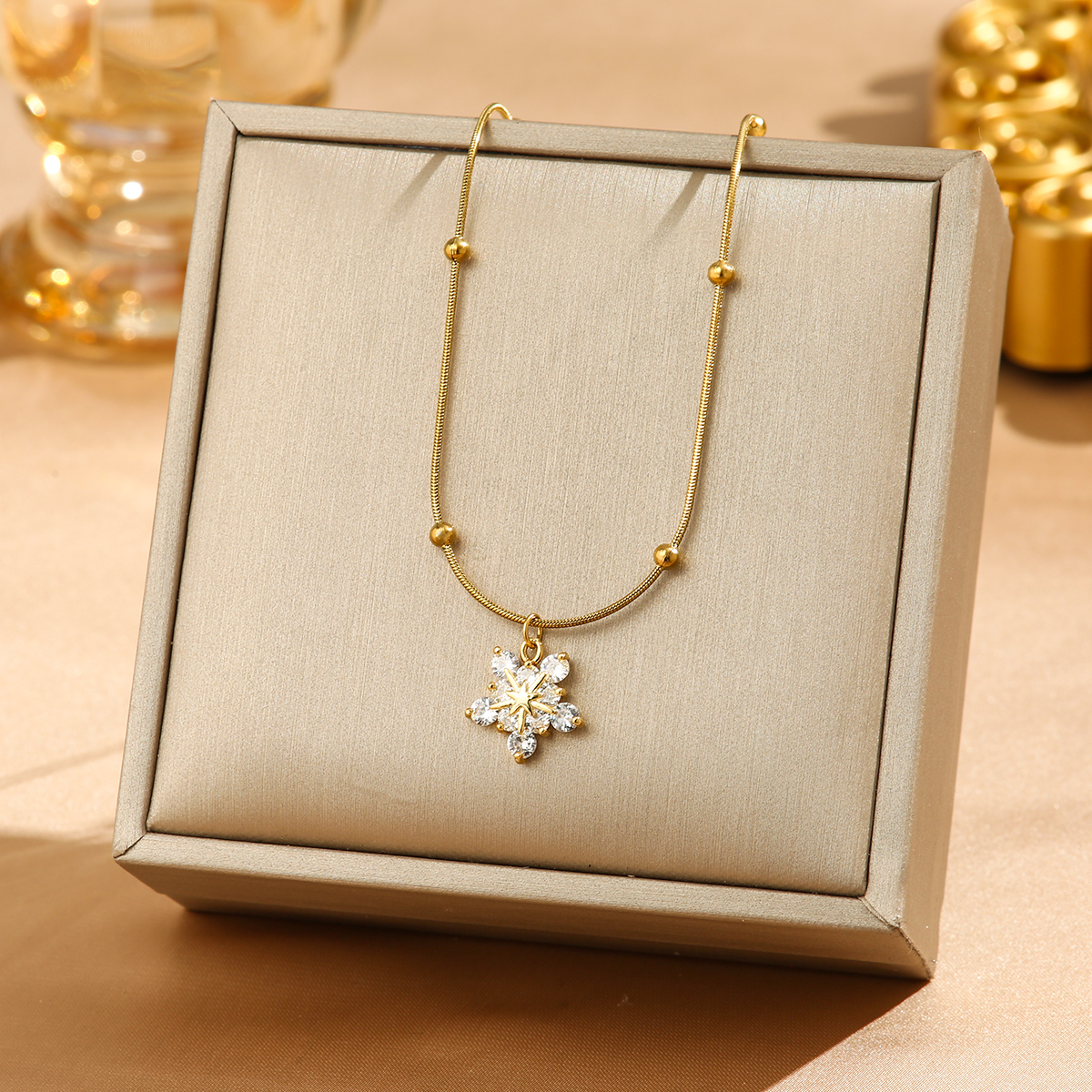 304 Stainless Steel 18K Gold Plated Elegant Luxurious Simple Style Plating Inlay Solid Color Zircon Pendant Necklace display picture 4
