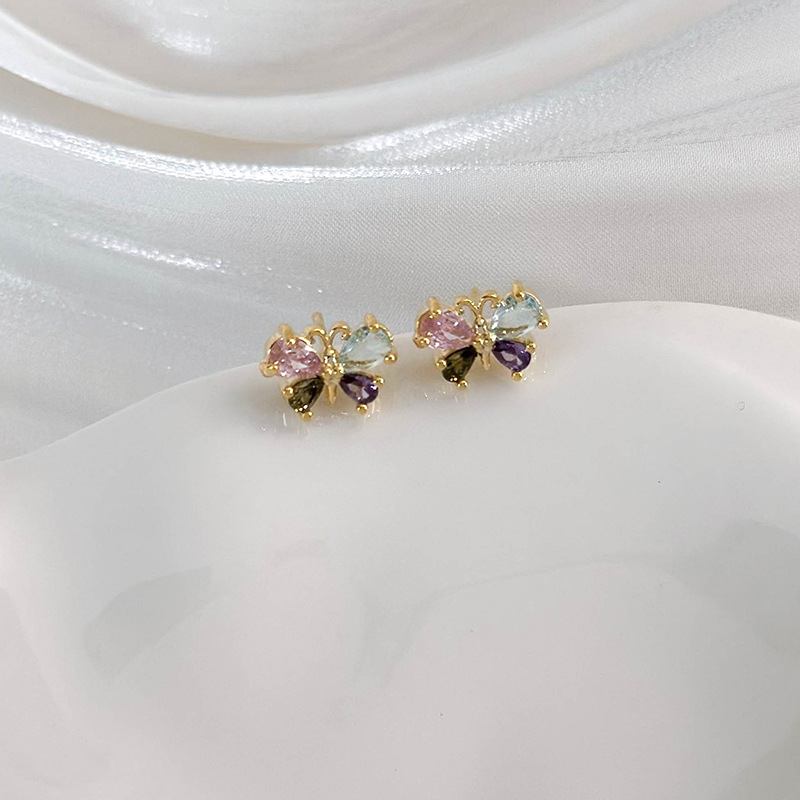 1 Pair Elegant Romantic Shiny Heart Shape Bow Knot Hollow Out Inlay Copper Zircon Ear Studs display picture 3