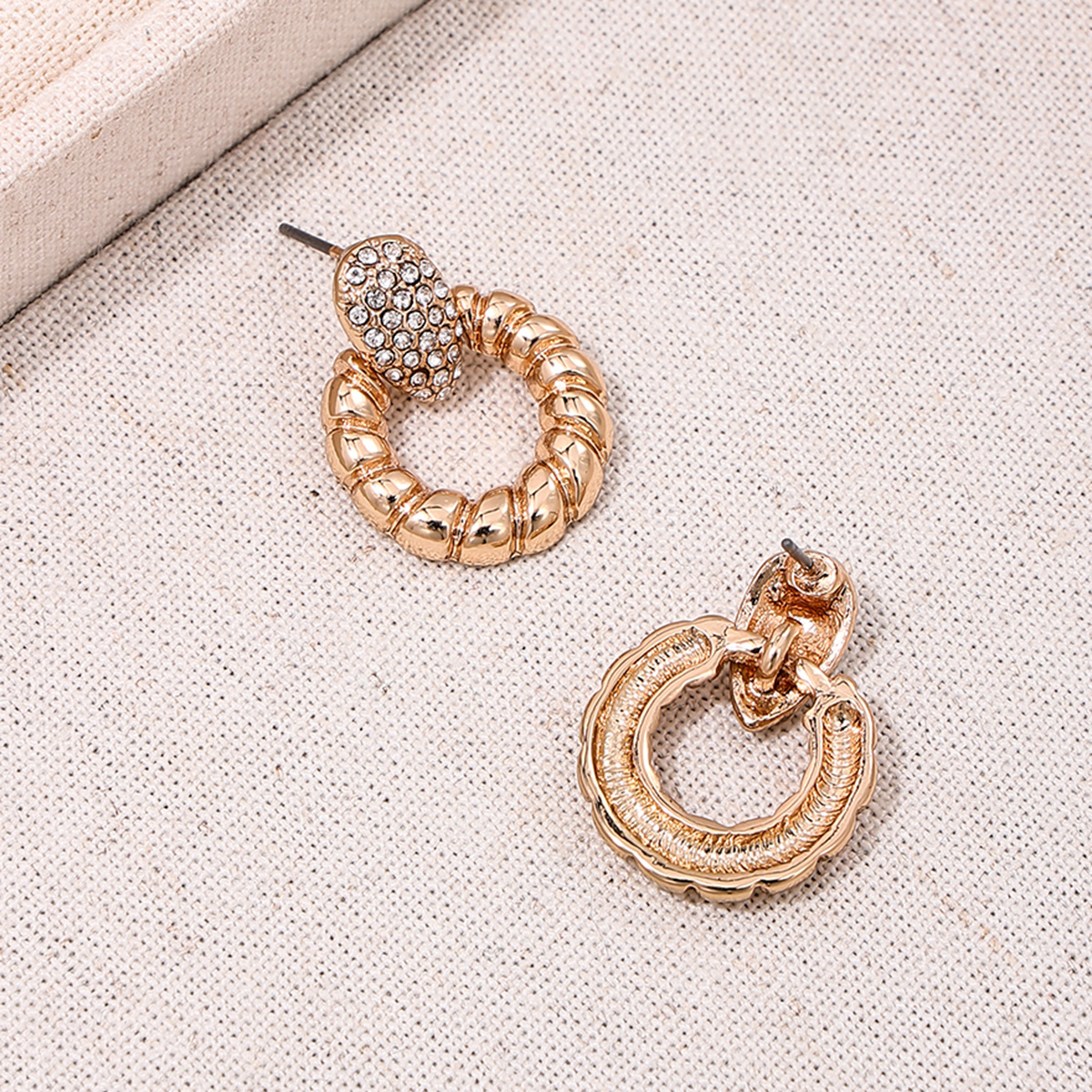 1 Pair Casual Simple Style Circle Hollow Out Inlay Zinc Alloy Rhinestones Drop Earrings display picture 1