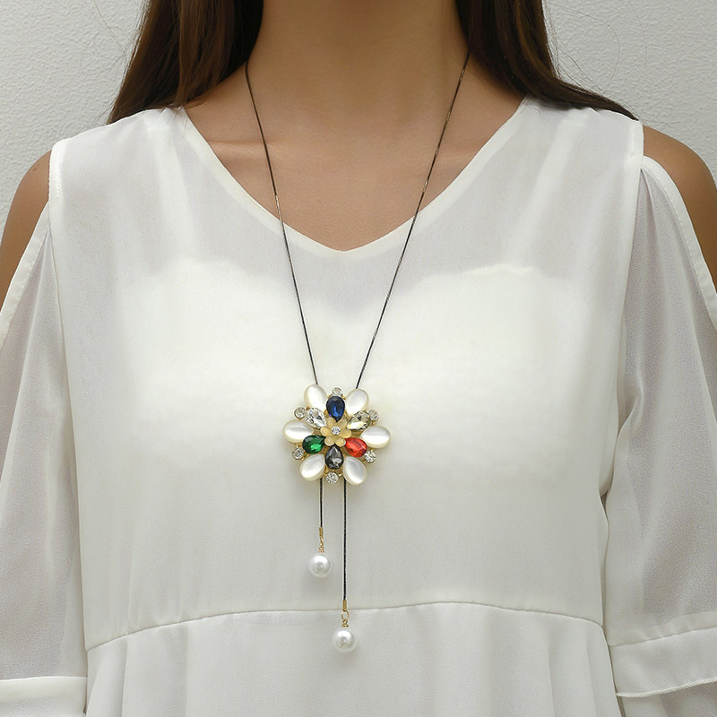 Wholesale Jewelry Sweet Shiny Flower Alloy Rhinestones Pearl Plating Inlay Sweater Chain Long Necklace display picture 1