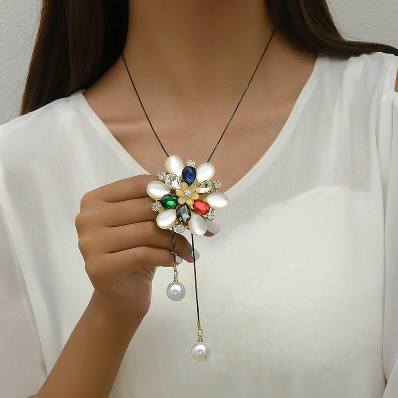 Wholesale Jewelry Sweet Shiny Flower Alloy Rhinestones Pearl Plating Inlay Sweater Chain Long Necklace display picture 3