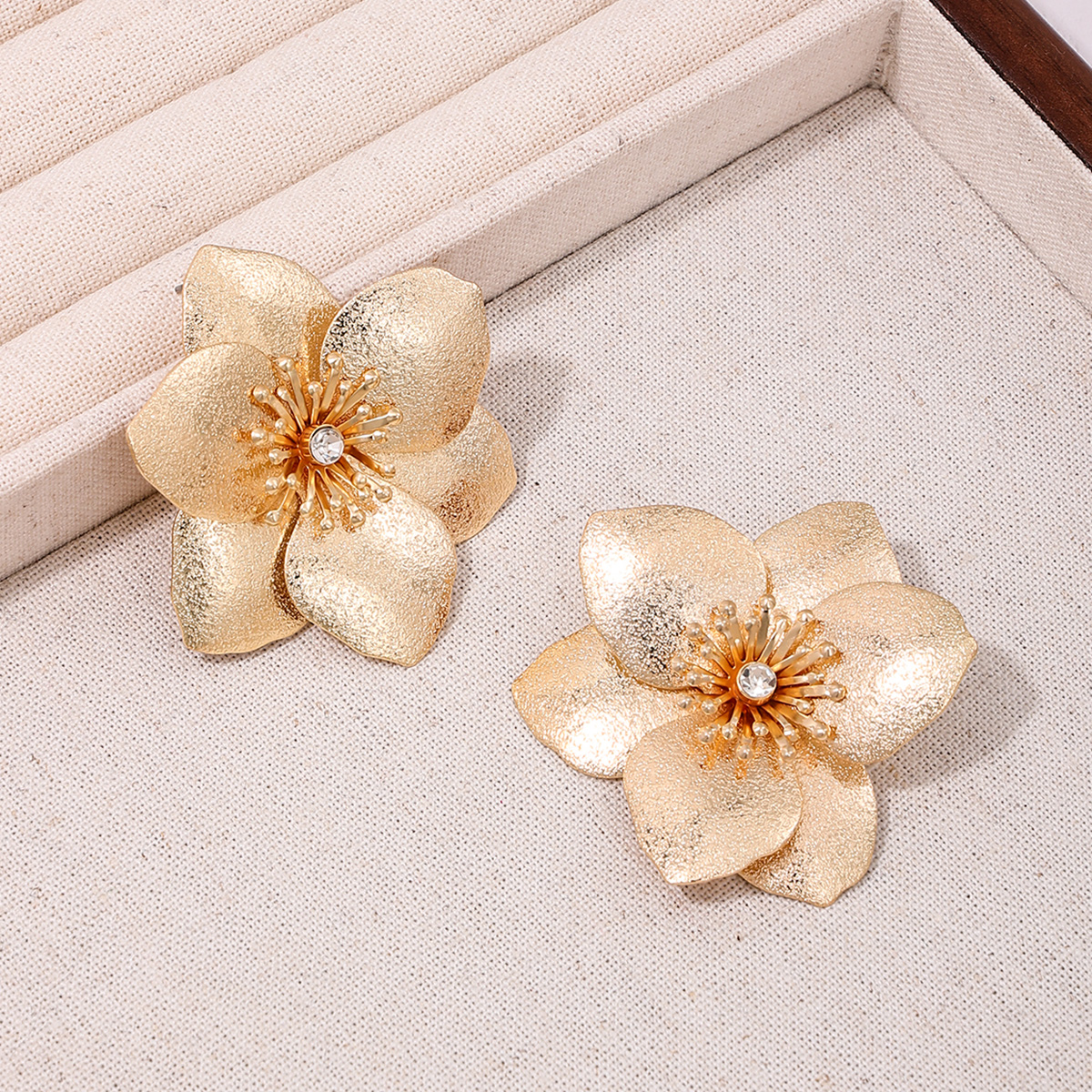 1 Pair Elegant Sweet Artistic Flower Inlay Alloy Rhinestones Ear Studs display picture 4