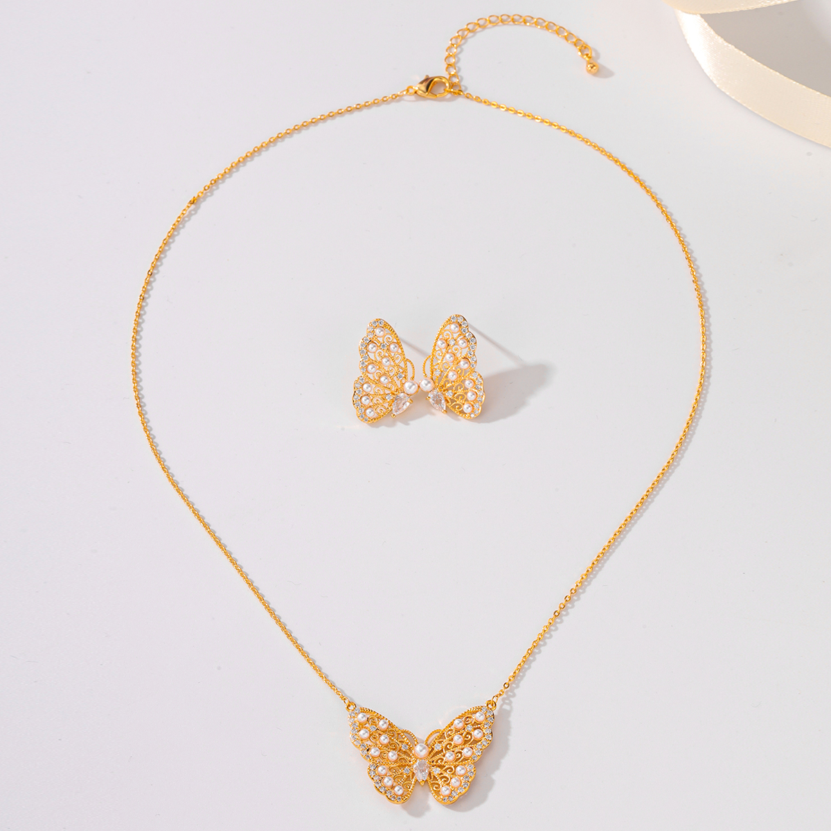 Cobre Chapados en oro de 18k Elegante Señora Nupcial Embutido Mariposa Circón Aretes Collar display picture 3