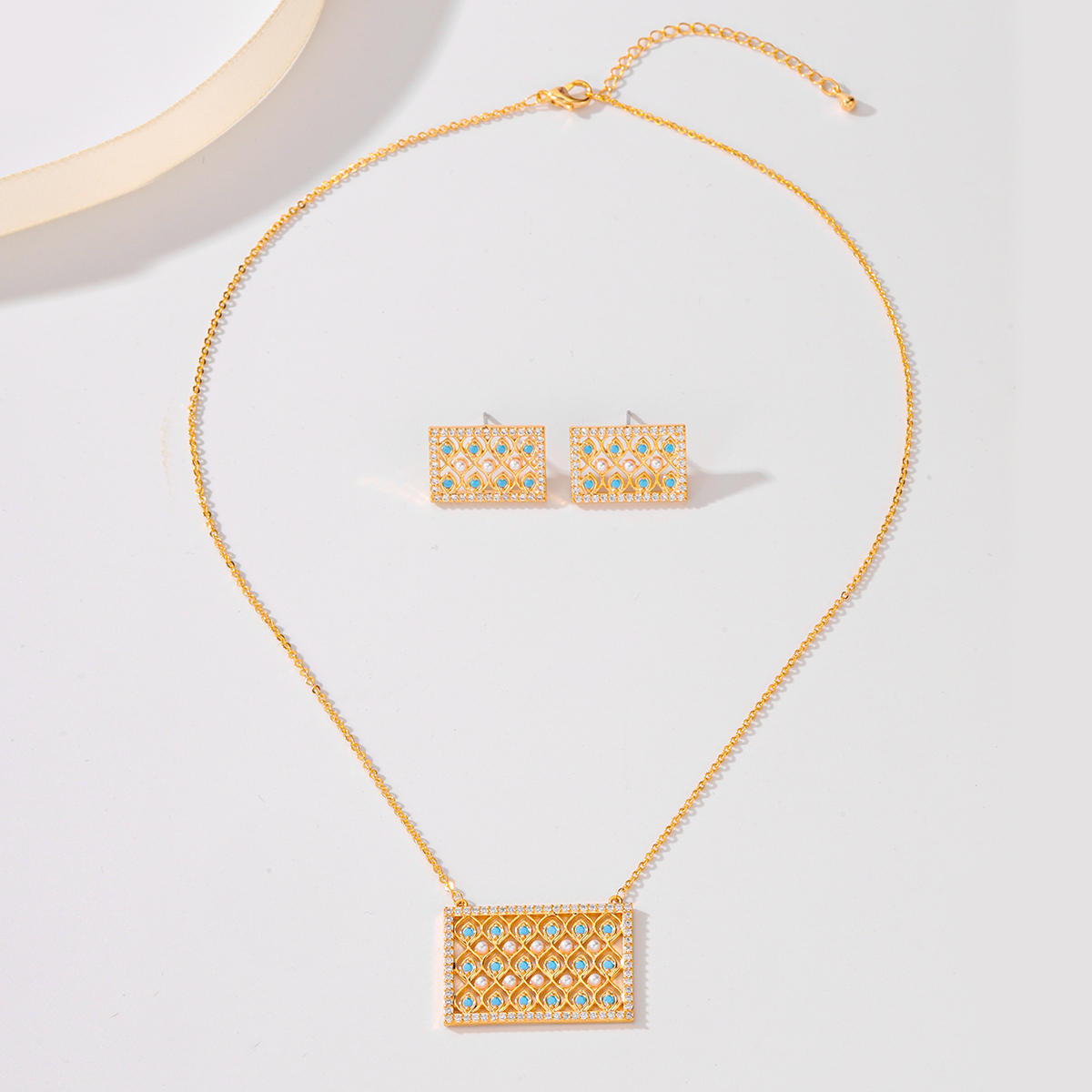 Cuenta De Semillas Cobre Chapados en oro de 18k Elegante Señora Nupcial Embutido Geométrico Circón Aretes Collar display picture 3