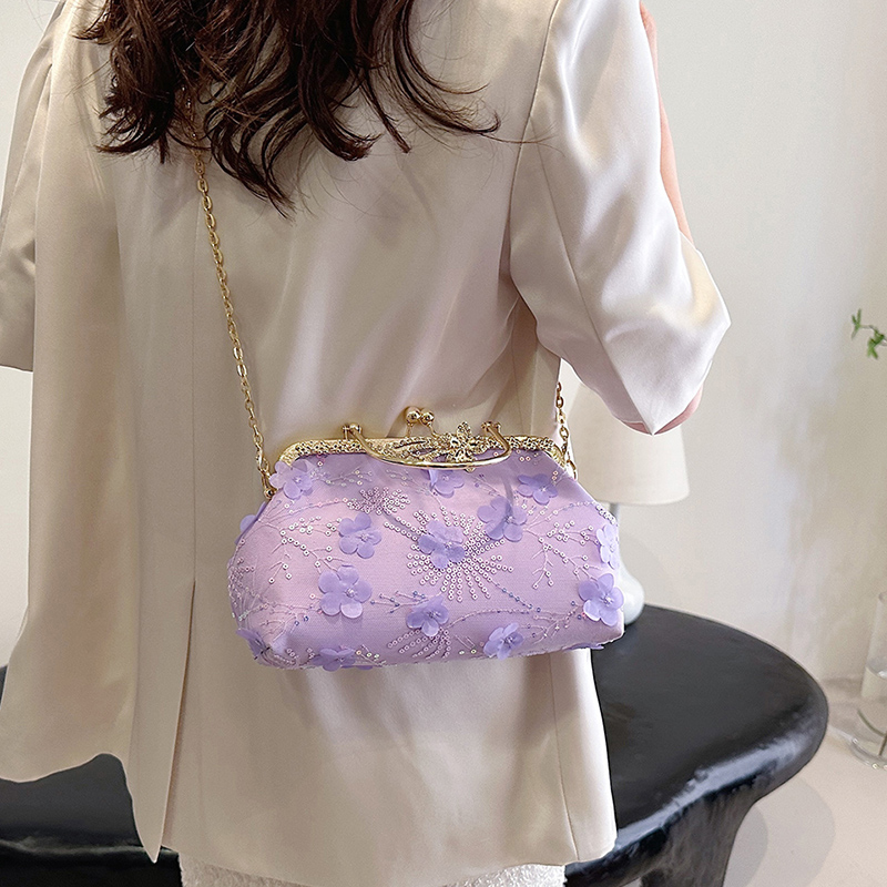 Women's Medium Pu Leather Gauze Flower Classic Style Clasp Frame Crossbody Bag display picture 18