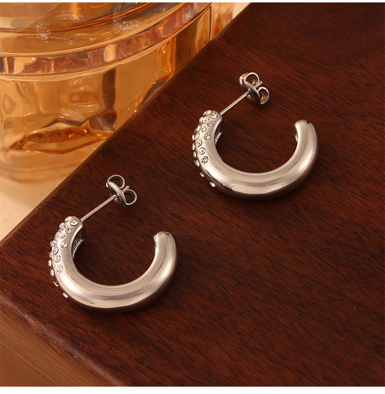 1 Pair Casual Simple Style Commute C Shape Inlay Titanium Steel Rhinestones 18K Gold Plated Ear Studs display picture 4