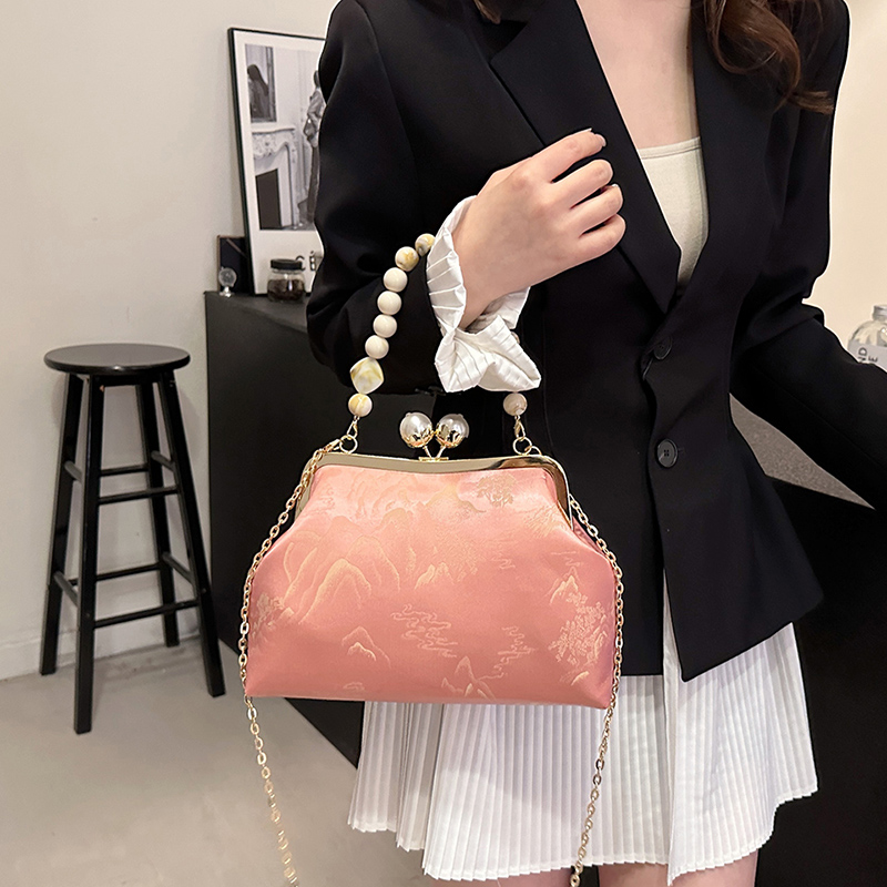 Women's Medium Satin Mountain And River Map Elegant Vintage Style Shell Clasp Frame Crossbody Bag display picture 1