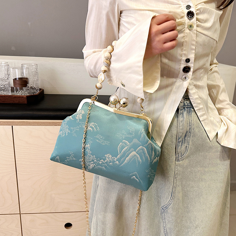 Women's Medium Satin Mountain And River Map Elegant Vintage Style Shell Clasp Frame Crossbody Bag display picture 9