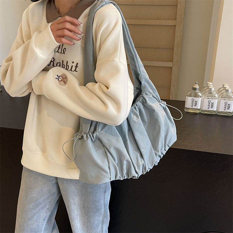 Women's Medium Cloth Solid Color Streetwear Square Zipper Underarm Bag display picture 10
