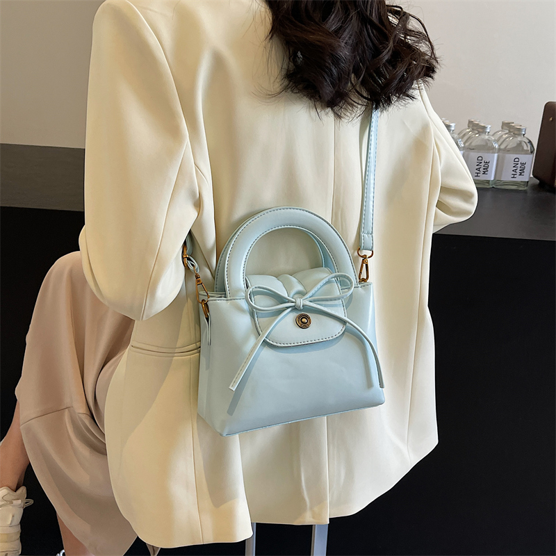 Women's Small Pu Leather Solid Color Vintage Style Classic Style Bowknot Square Flip Cover Crossbody Bag display picture 3