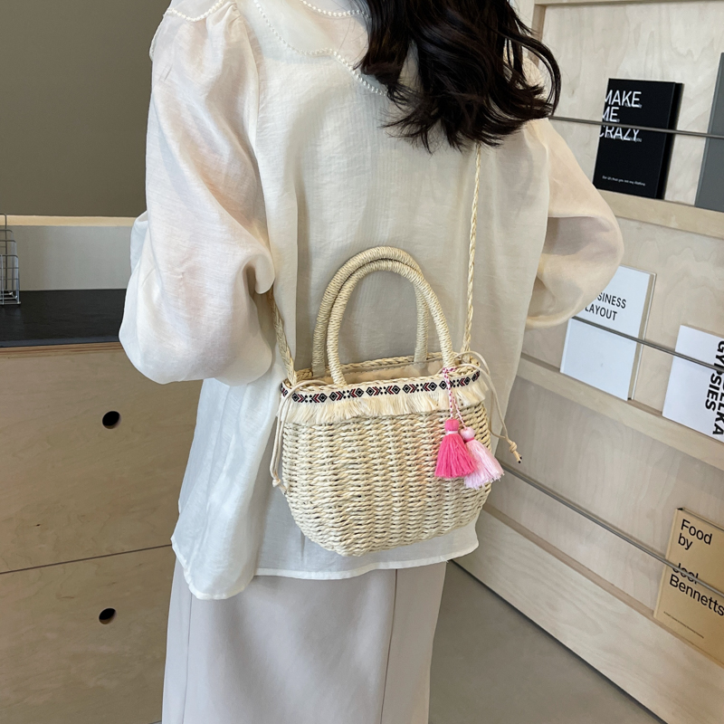Women's Medium Straw Solid Color Vacation Beach Weave Hollow String Straw Bag display picture 3