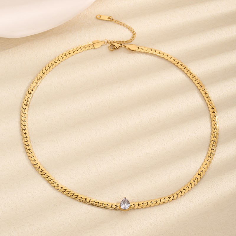 Titanium Steel 18K Gold Plated Simple Style Classic Style Plating Inlay Solid Color Artificial Rhinestones Necklace display picture 3