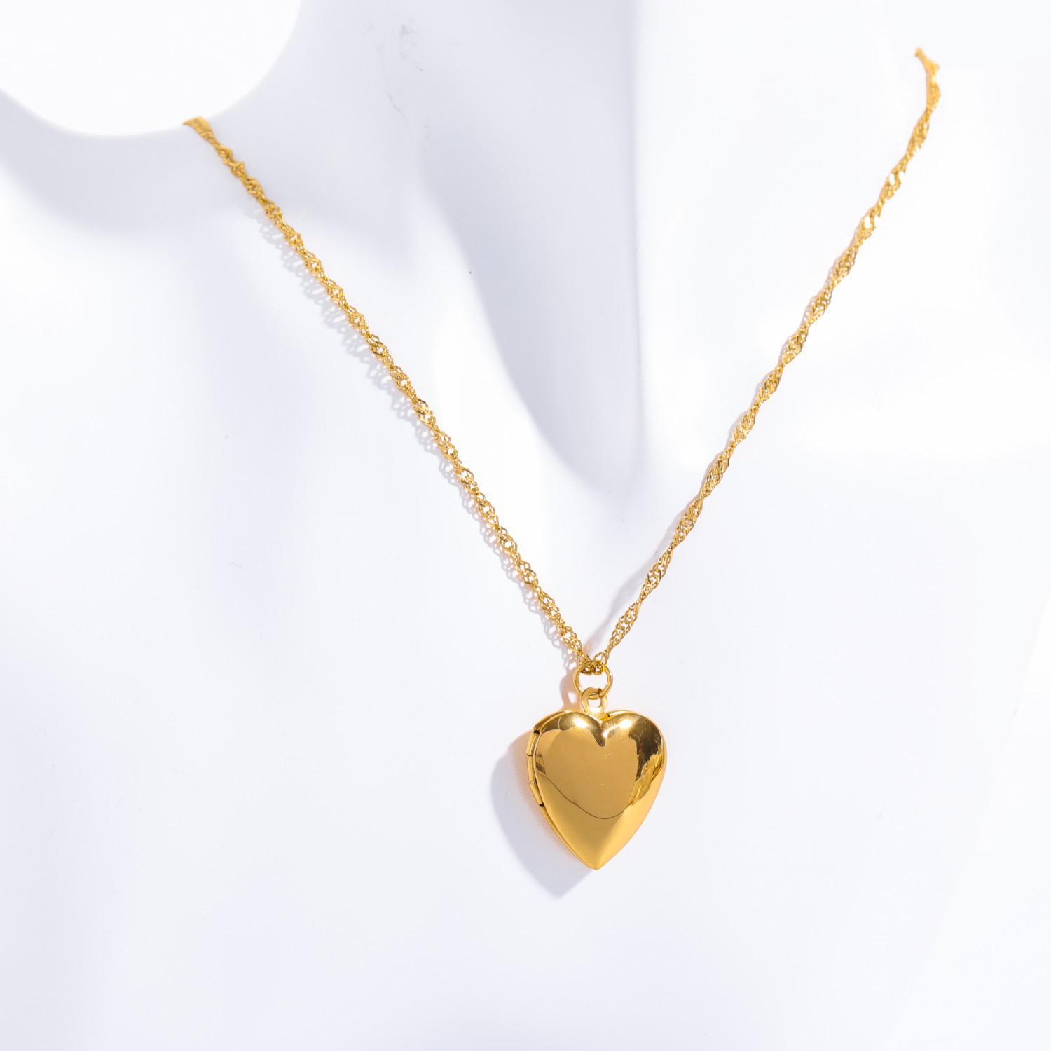 201 Stainless Steel 304 Stainless Steel Gold Plated Modern Style Classic Style Heart Shape Pendant Necklace display picture 2