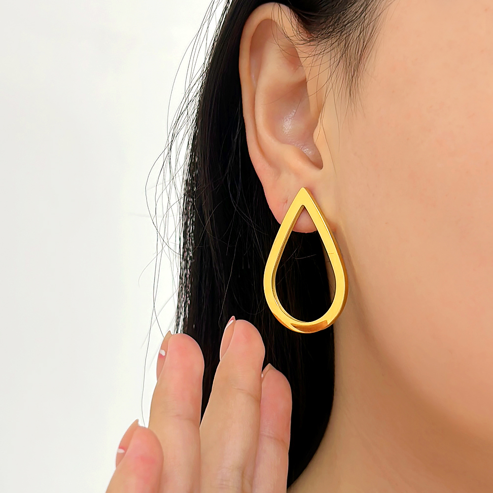 1 Pair Lady Modern Style Classic Style Water Droplets Solid Color 304 Stainless Steel No Inlay 18K Gold Plated Drop Earrings display picture 2