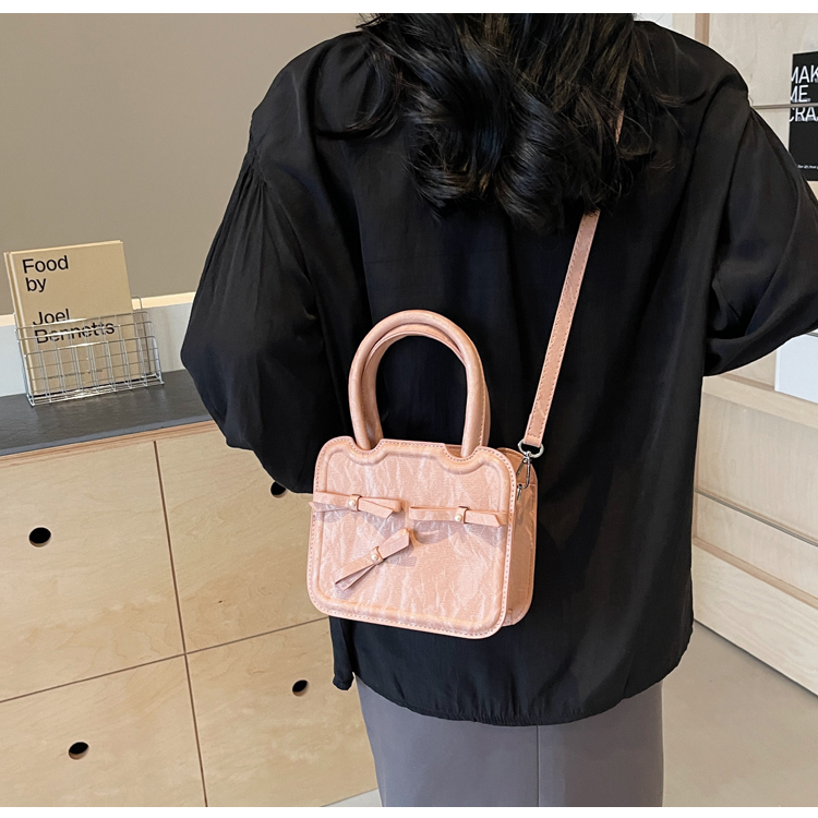 Femmes Moyen Faux Cuir Couleur Unie De Base Style Classique Fil À Coudre Fermeture Éclair Sac Bandoulière display picture 16