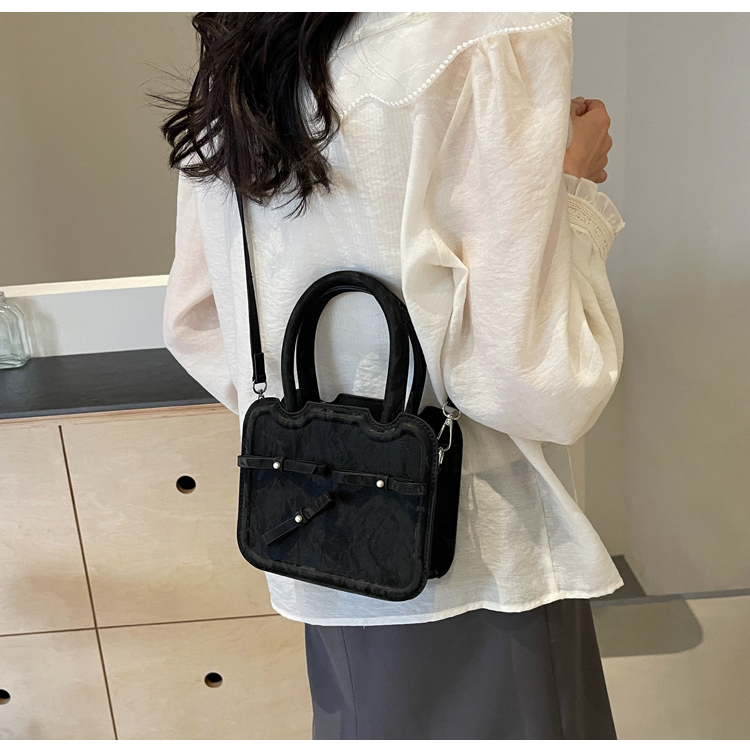 Women's Medium Pu Leather Solid Color Basic Classic Style Sewing Thread Zipper Crossbody Bag display picture 19