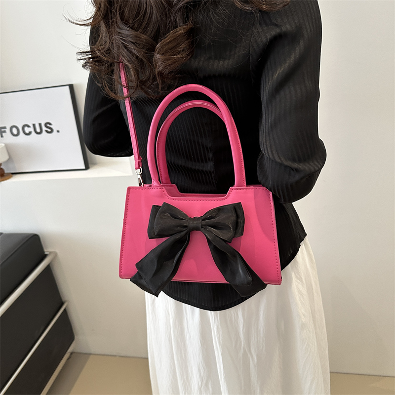 Women's Medium Pu Leather Solid Color Bow Knot Classic Style Streetwear Zipper Crossbody Bag display picture 8