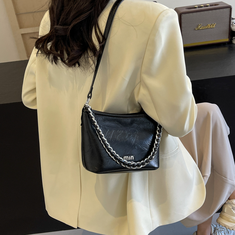 Women's Small Pu Leather Letter Classic Style Streetwear Zipper Crossbody Bag display picture 10