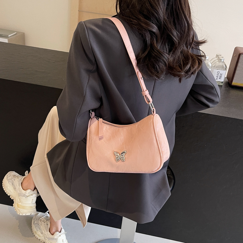 Women's Medium Pu Leather Solid Color Butterfly Classic Style Streetwear Zipper Underarm Bag display picture 9