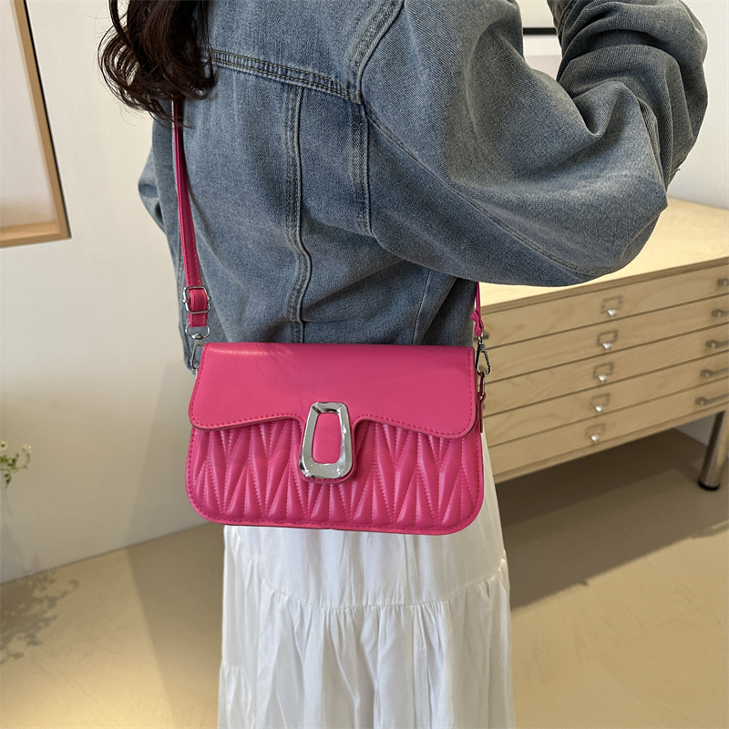 Femmes Moyen Faux Cuir Couleur Unie De Base Style Classique Couvercle Rabattable Sac Bandoulière display picture 11