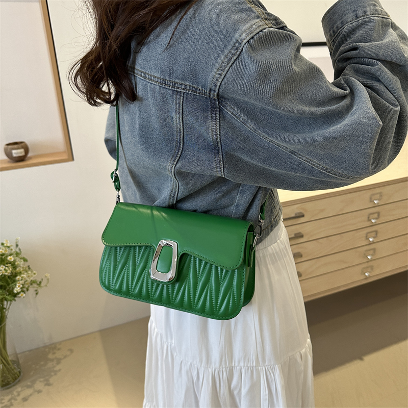 Women's Medium Pu Leather Solid Color Basic Classic Style Flip Cover Crossbody Bag display picture 10