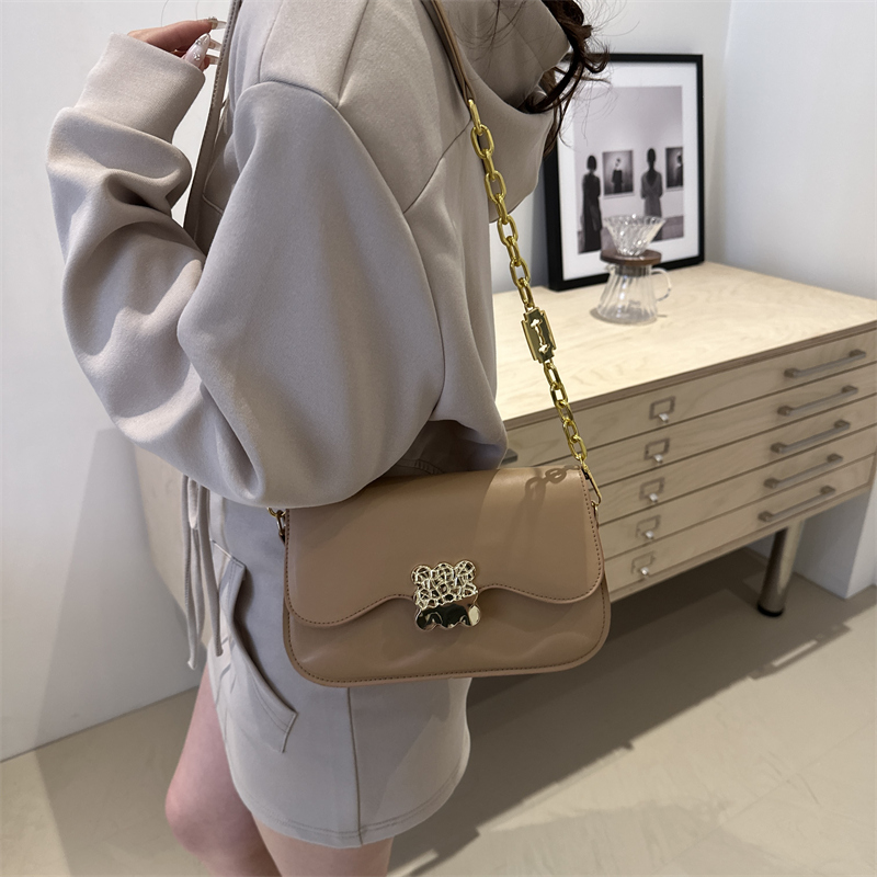 Women's Medium Pu Leather Solid Color Vintage Style Classic Style Flip Cover Crossbody Bag display picture 5
