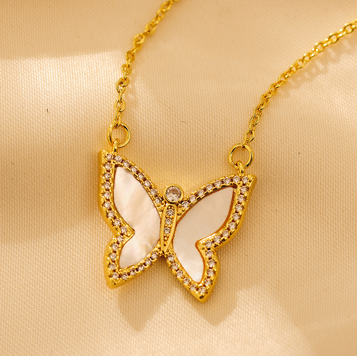 Wholesale Jewelry Elegant Solid Color Butterfly Alloy Copper Zircon 18K Gold Plated Plating Inlay Pendant Necklace display picture 8