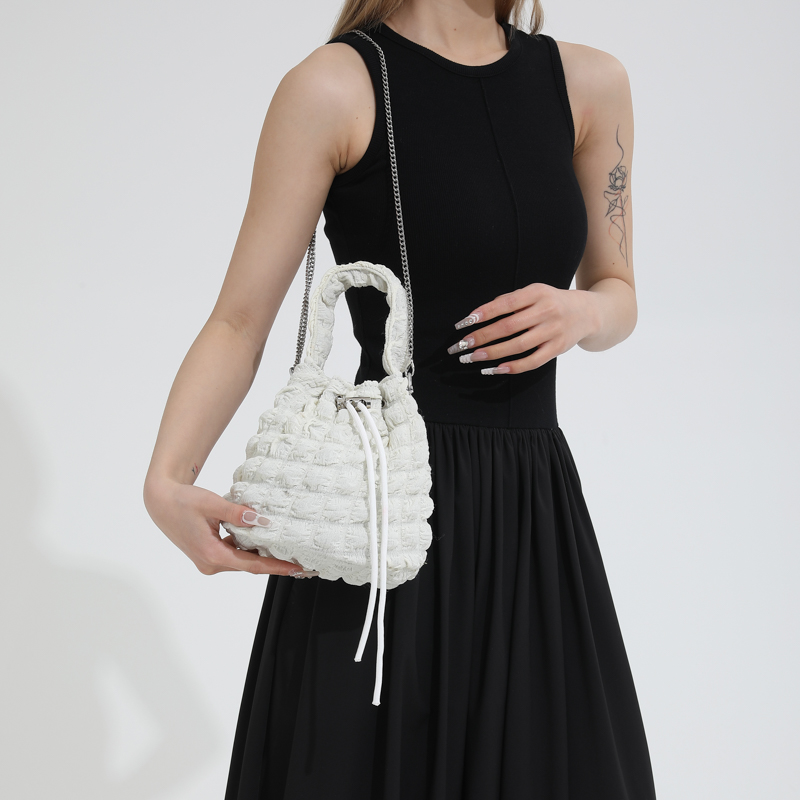 Women's Medium Cloth Solid Color Streetwear String Crossbody Bag display picture 3