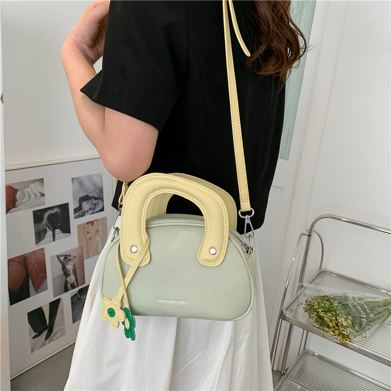 Women's Medium Pu Leather Color Block Solid Color Basic Zipper Crossbody Bag display picture 2