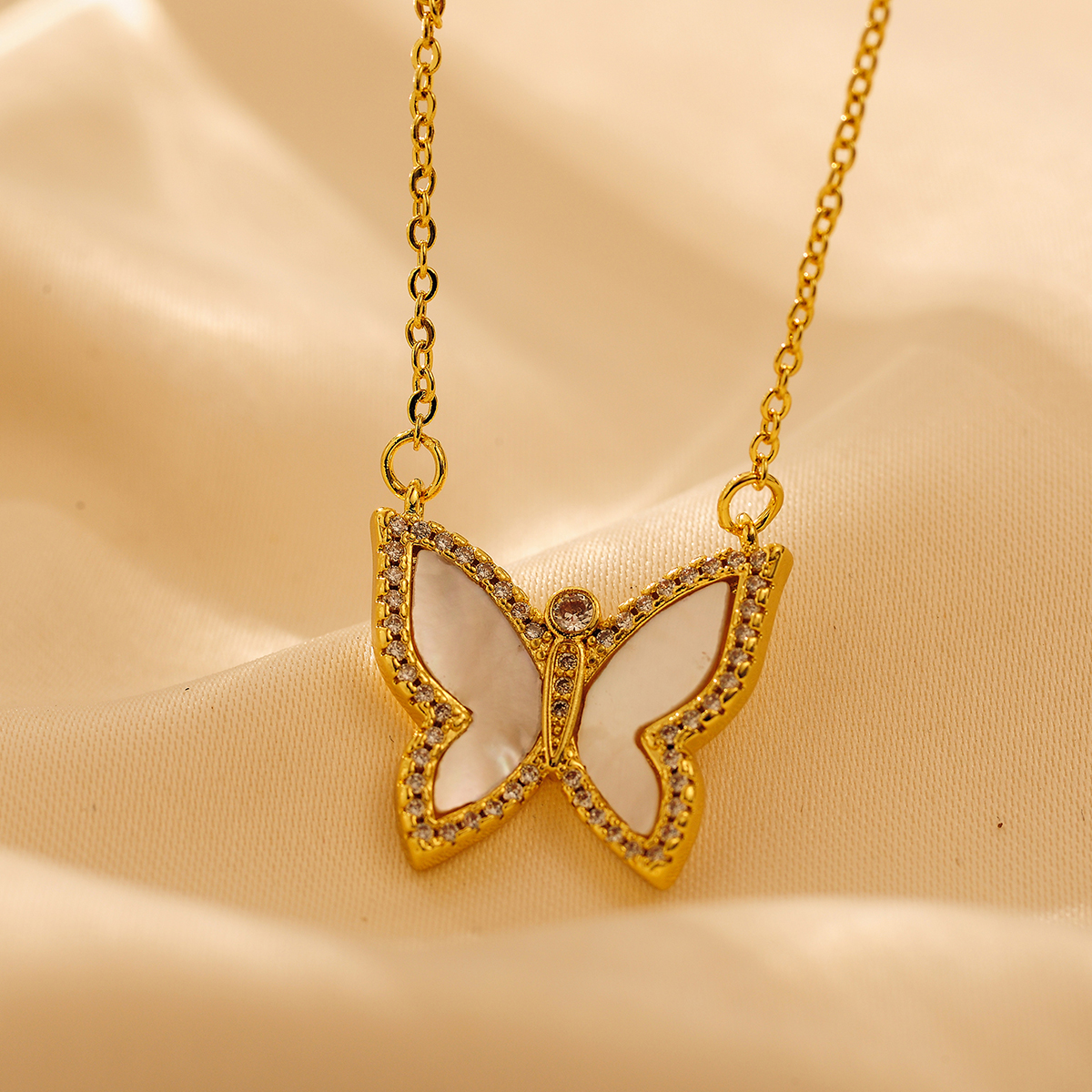 Wholesale Jewelry Elegant Solid Color Butterfly Alloy Copper Zircon 18K Gold Plated Plating Inlay Pendant Necklace display picture 10