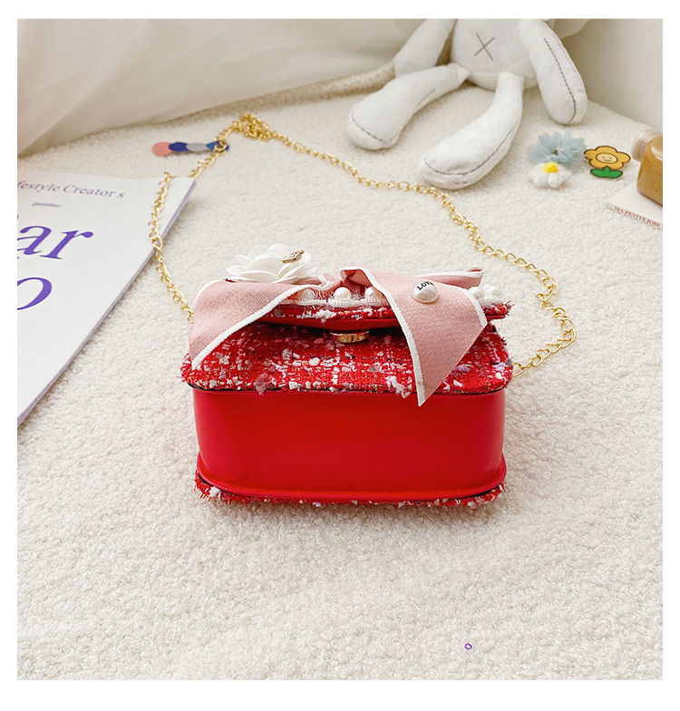 Girl'S Small Woolen Solid Color Elegant Cute Beading Diamonds Magnetic Buckle Square Bag display picture 5