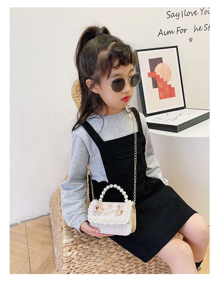 Girl'S Small Woolen Solid Color Elegant Cute Beading Diamonds Magnetic Buckle Square Bag display picture 13