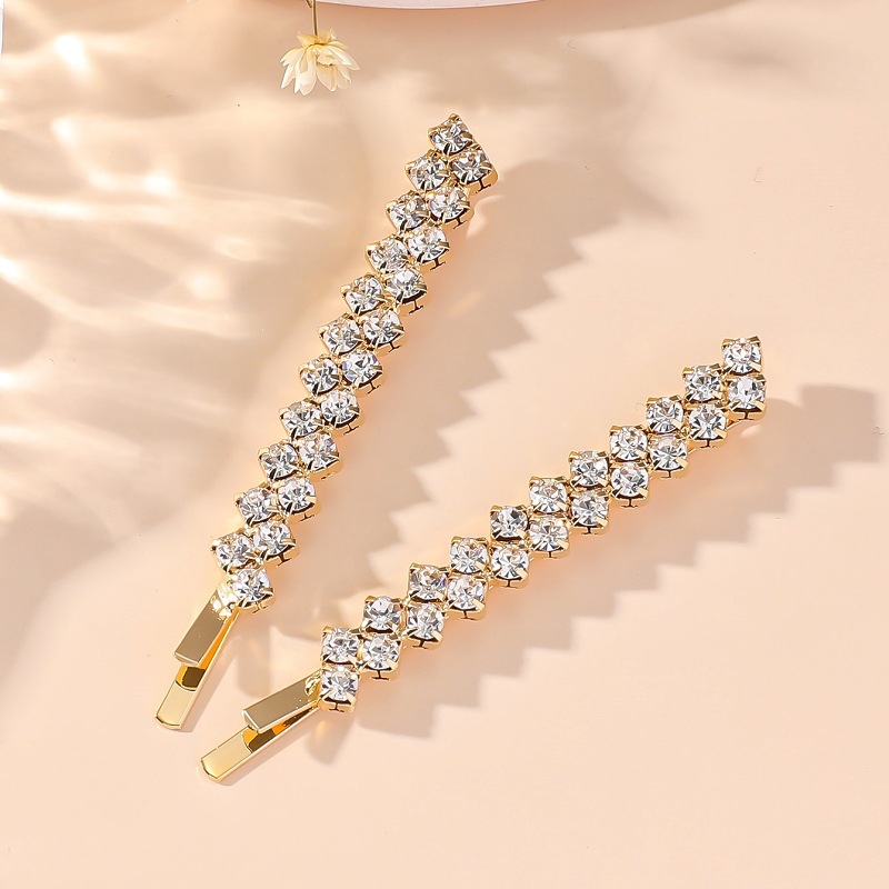 Mujeres Elegante Brillante Color Sólido Metal Embutido Diamantes De Imitación Pinza Para El Cabello display picture 10