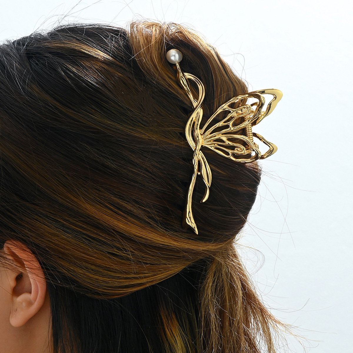 Frau IG-Stil Einfacher Stil Schmetterling Metall Aushöhlen Inlay Perle Haarkrallen display picture 3