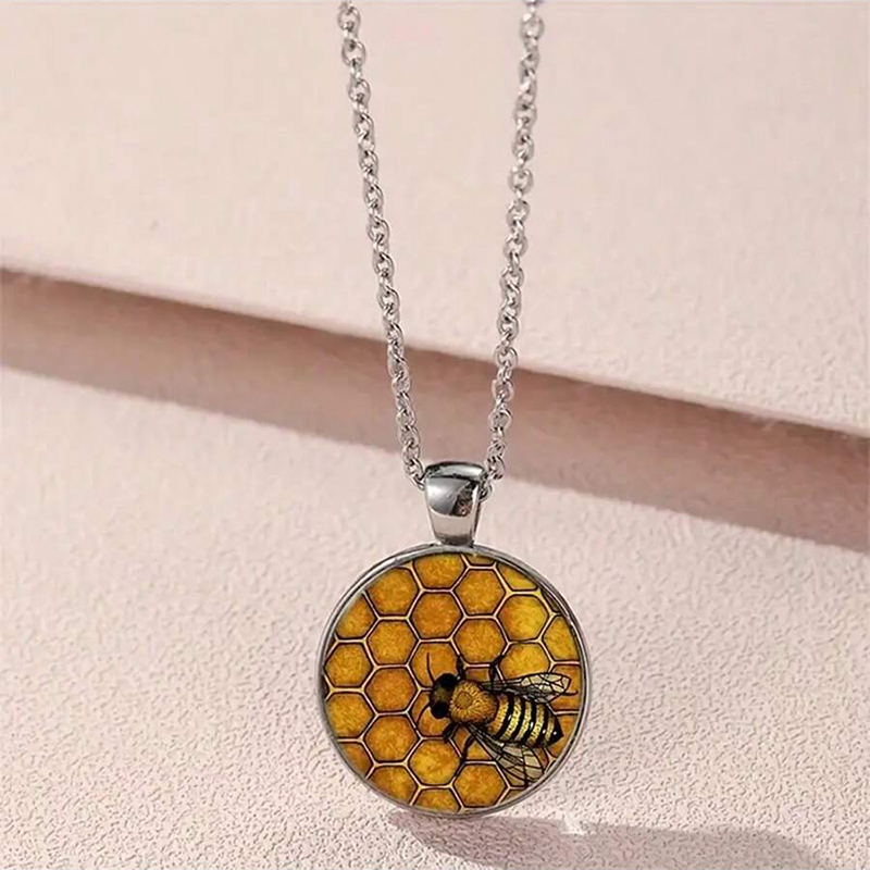 Wholesale Jewelry French Style Modern Style Classic Style Bee Alloy Glass Inlay Pendant Necklace display picture 3