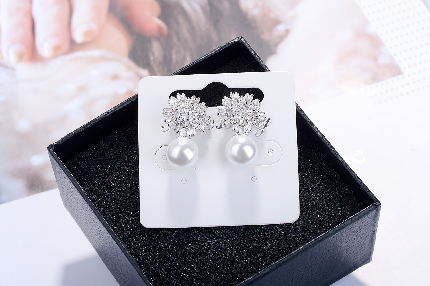 1 Pair IG Style Shiny Flower Inlay Copper Pearl Zircon White Gold Plated Drop Earrings display picture 4