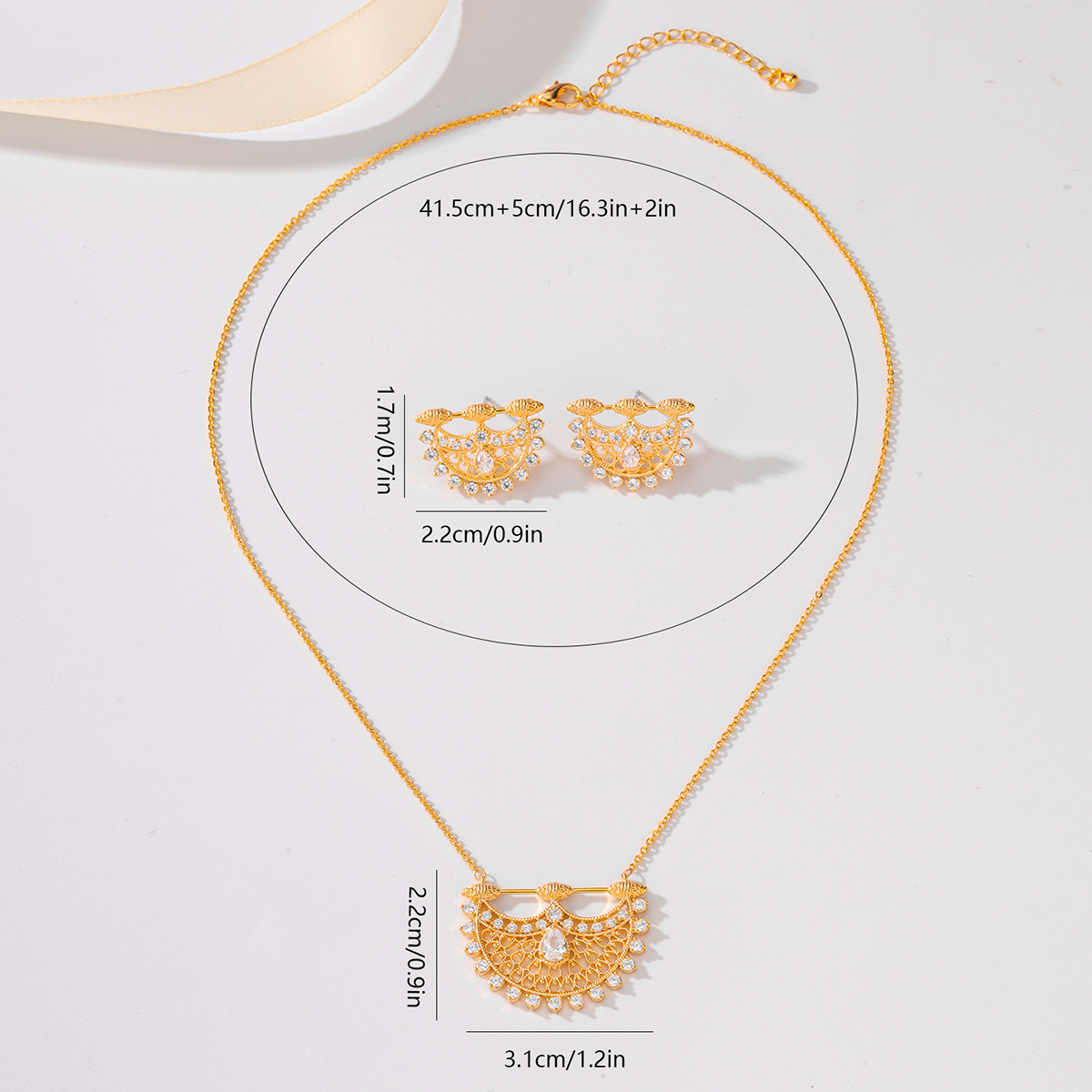 Le Cuivre Plaqué Or 18K Style Simple Style Classique Évider Incruster Lune Zircon Ensemble De Bijoux display picture 2