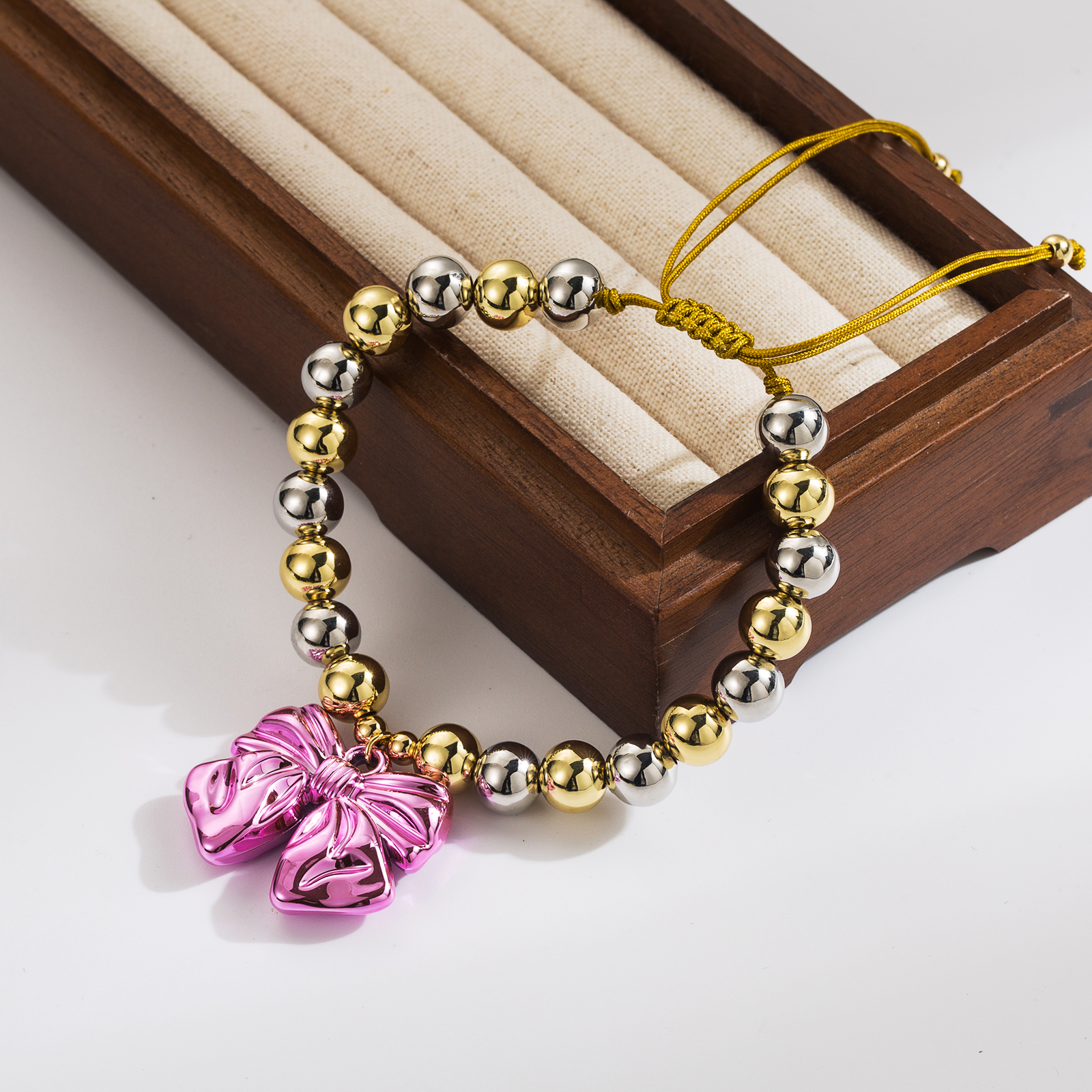 Großhandel Einfacher Stil Pendeln Runden Bogenknoten Kupfer Perlen 18 Karat Vergoldet Armbänder display picture 6