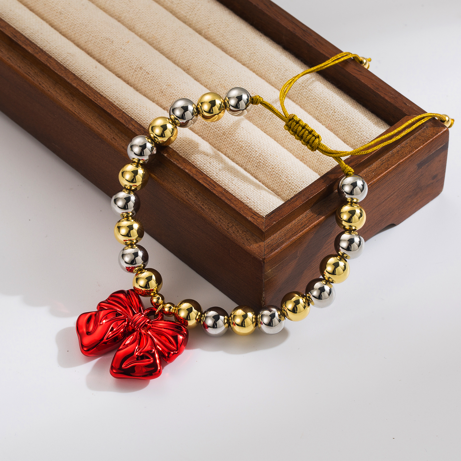 Großhandel Einfacher Stil Pendeln Runden Bogenknoten Kupfer Perlen 18 Karat Vergoldet Armbänder display picture 5