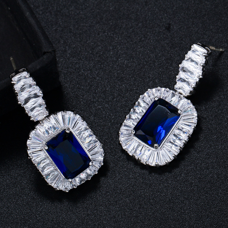 1 Pair Elegant Lady Modern Style Geometric Inlay Copper Zircon Drop Earrings display picture 3